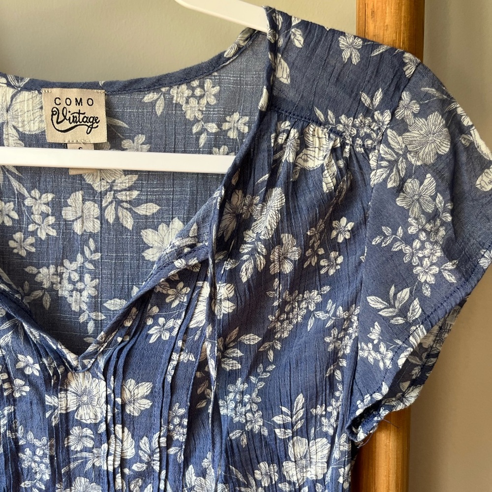 Blue and white floral top!